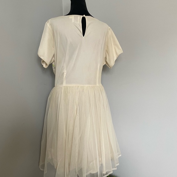 ASOS Cream and White Special Occasion Dress - Picture 4 of 11